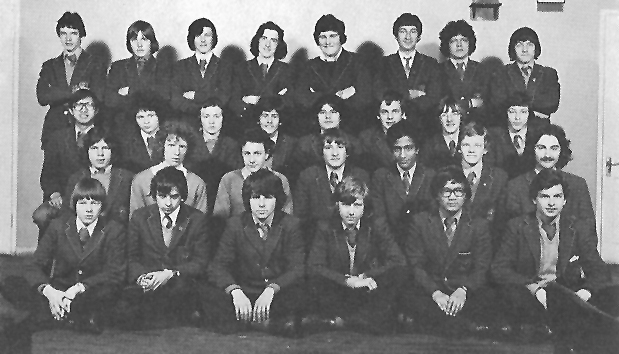 Class Photo Senior 4 1977.jpg - Senior 4 in 1977